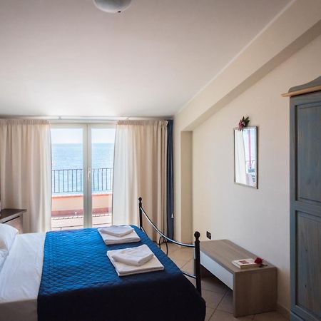B&B La Sirena Santa Teresa Di Riva Eksteriør billede