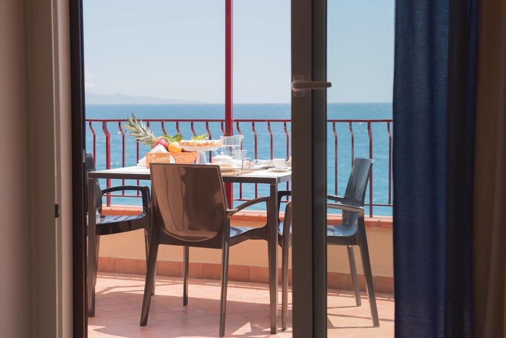 B&B La Sirena Santa Teresa Di Riva Eksteriør billede