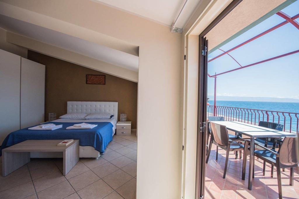 B&B La Sirena Santa Teresa Di Riva Eksteriør billede