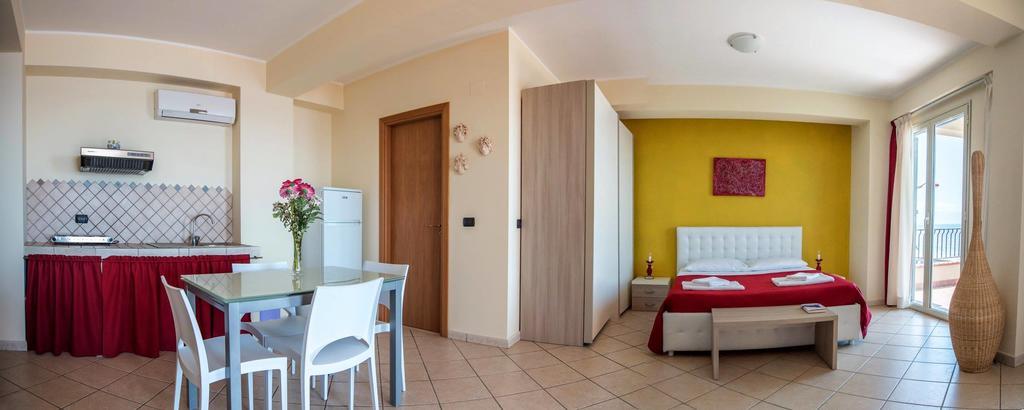 B&B La Sirena Santa Teresa Di Riva Eksteriør billede