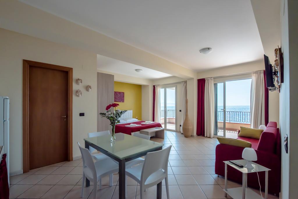 B&B La Sirena Santa Teresa Di Riva Eksteriør billede