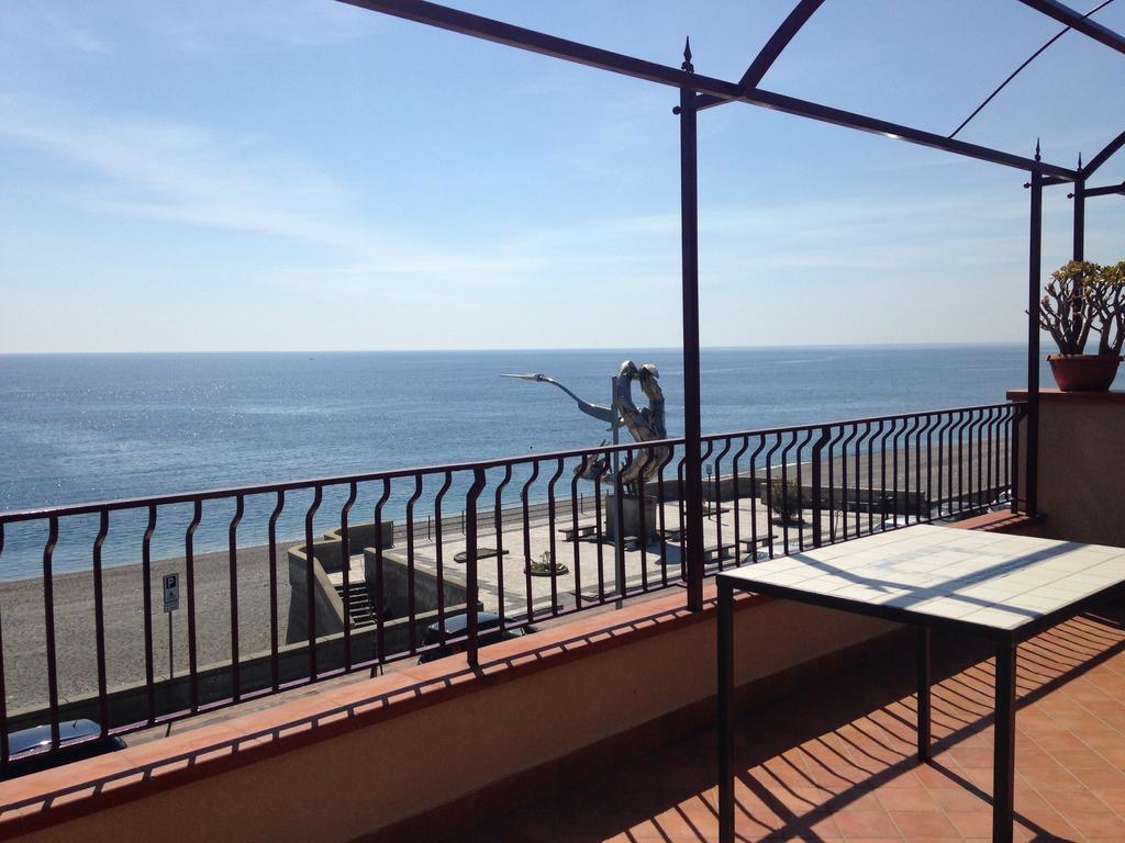 B&B La Sirena Santa Teresa Di Riva Eksteriør billede