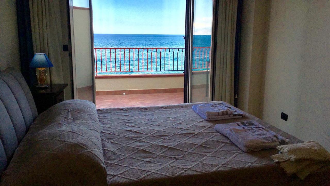 B&B La Sirena Santa Teresa Di Riva Eksteriør billede