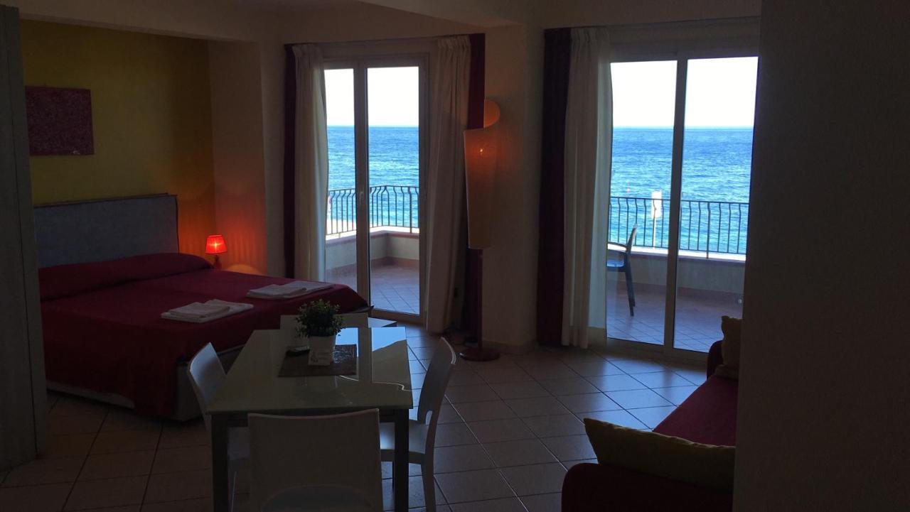 B&B La Sirena Santa Teresa Di Riva Eksteriør billede